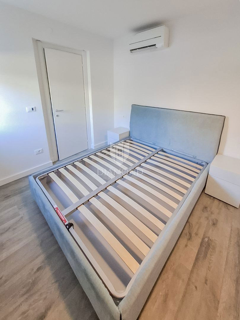 Occasione! Cittanova, appartamento al piano terra con giardino, prima fila al mare!