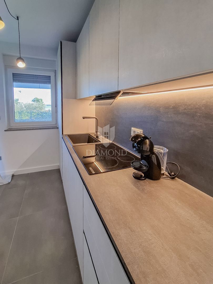 Occasione! Cittanova, appartamento al piano terra con giardino, prima fila al mare!