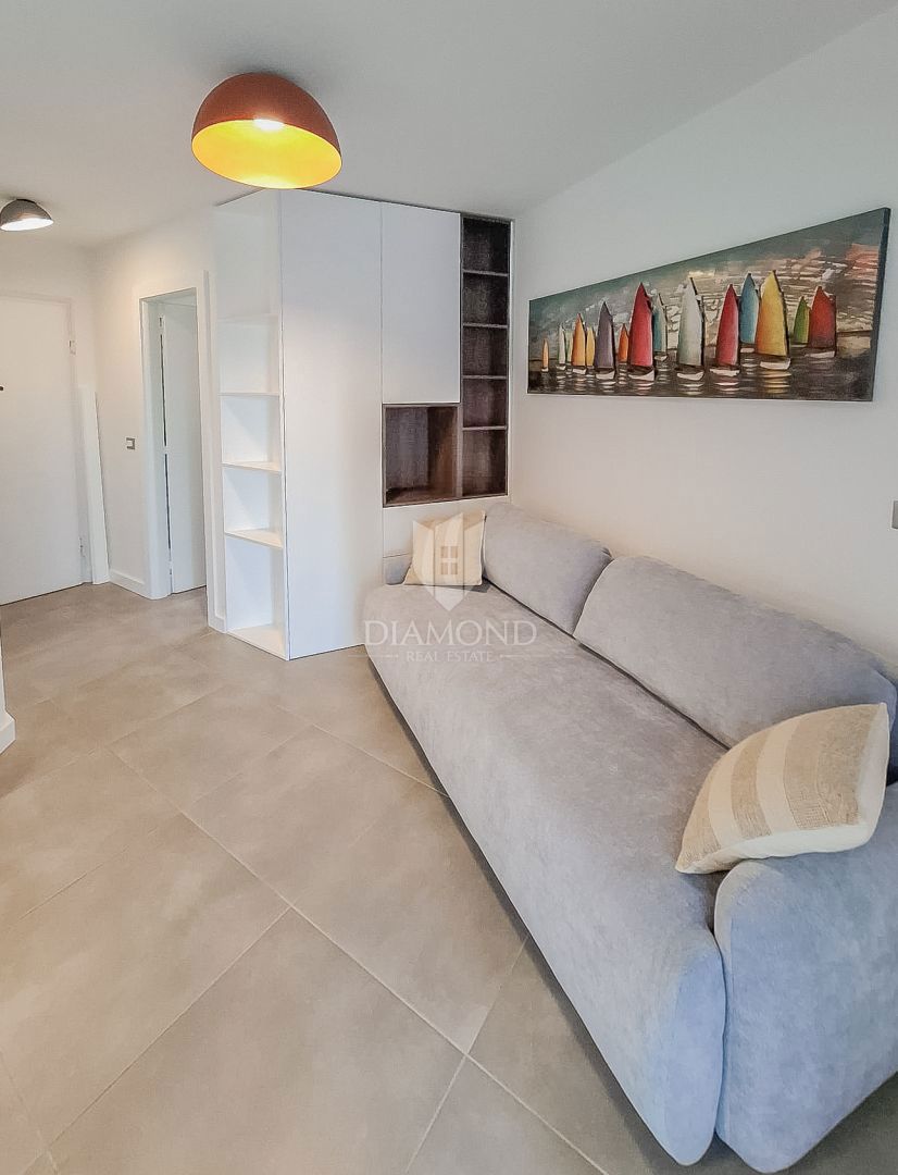 Occasione! Cittanova, appartamento al piano terra con giardino, prima fila al mare!