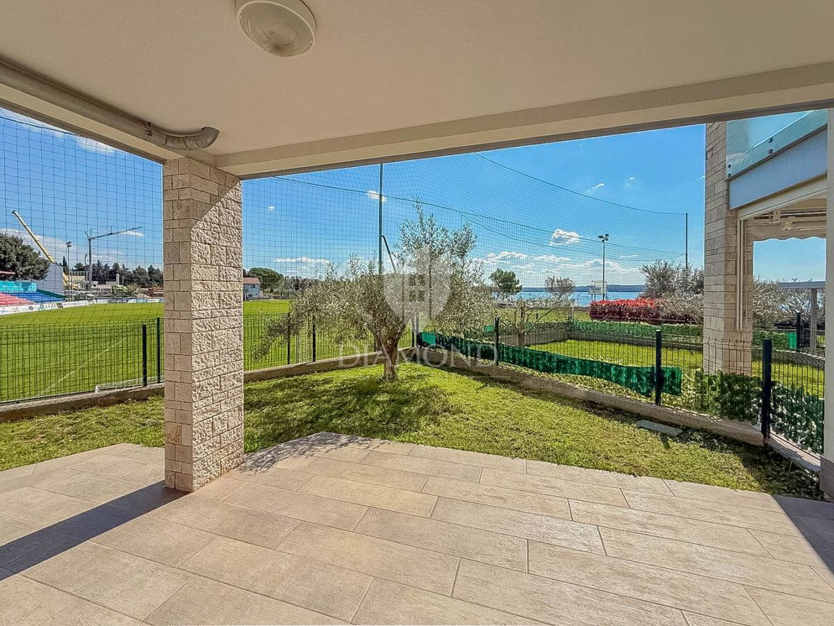 Occasione! Cittanova, appartamento al piano terra con giardino, prima fila al mare!