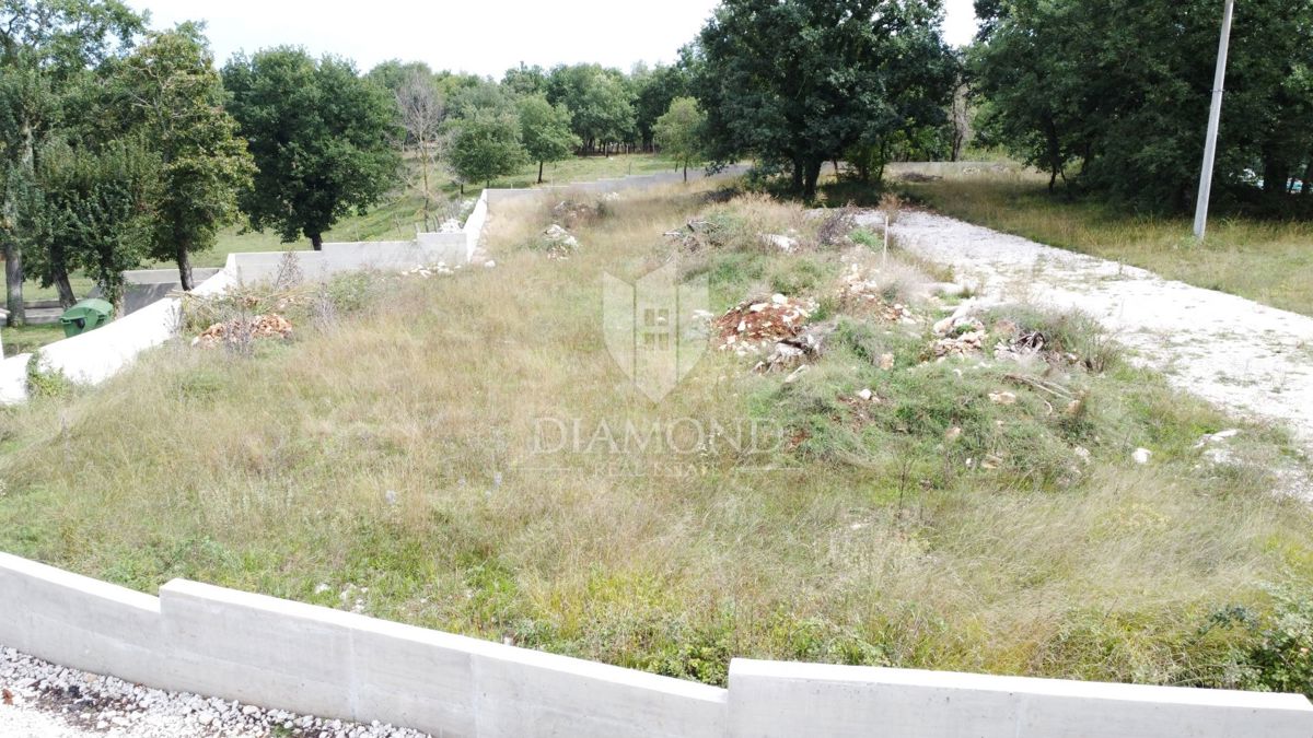 Sv. Lovreč – terreno 841 m² con permesso