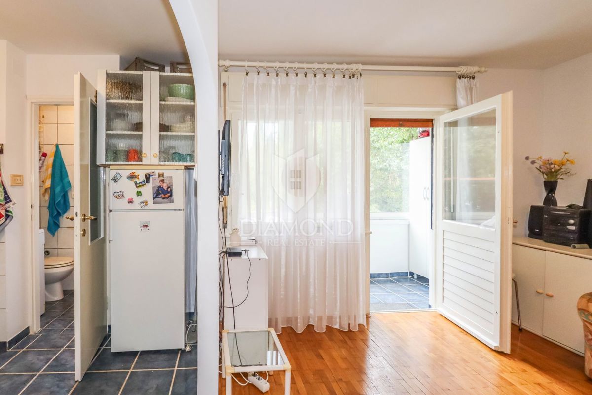 Rovigno, appartamento, parcheggio, ripostiglio!