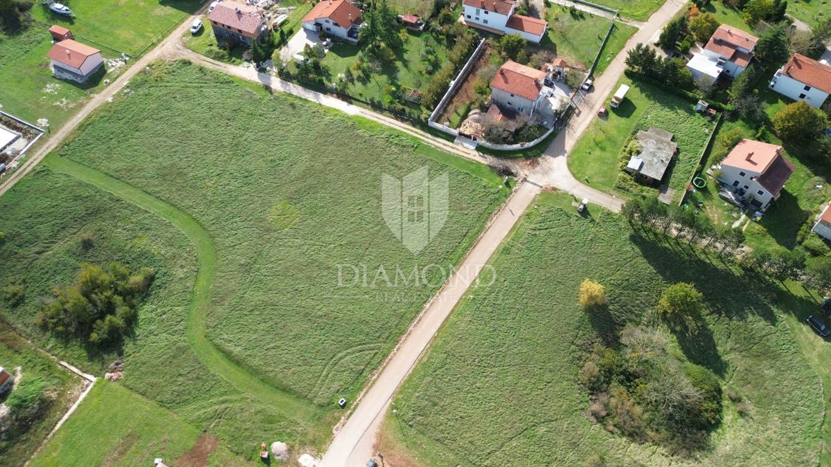 Terreno Kršan, 1.081m2