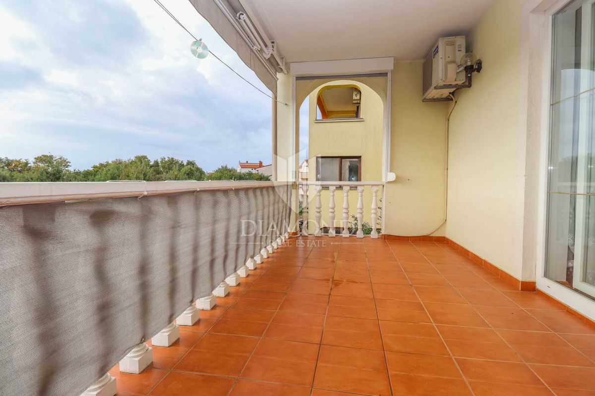 Pola, Veli Vrh – Ampia casa con più unità abitative, garage e un bel giardino!