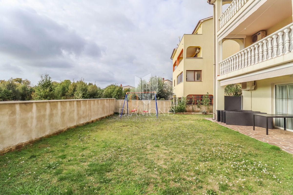 Pola, Veli Vrh – Ampia casa con più unità abitative, garage e un bel giardino!