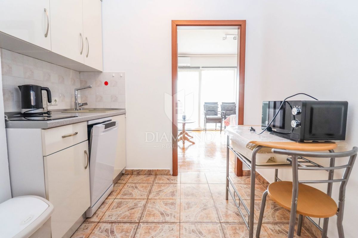 Pola, Veli Vrh – Ampia casa con più unità abitative, garage e un bel giardino!