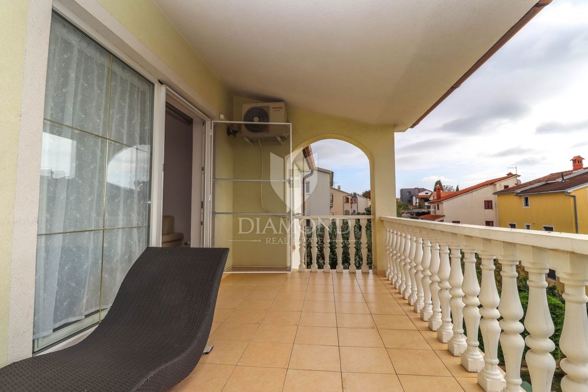 Pola, Veli Vrh – Ampia casa con più unità abitative, garage e un bel giardino!