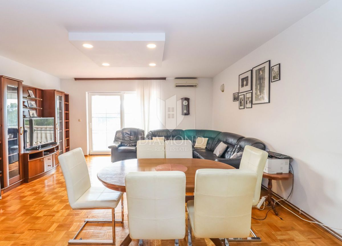 Pola, Veli Vrh – Ampia casa con più unità abitative, garage e un bel giardino!