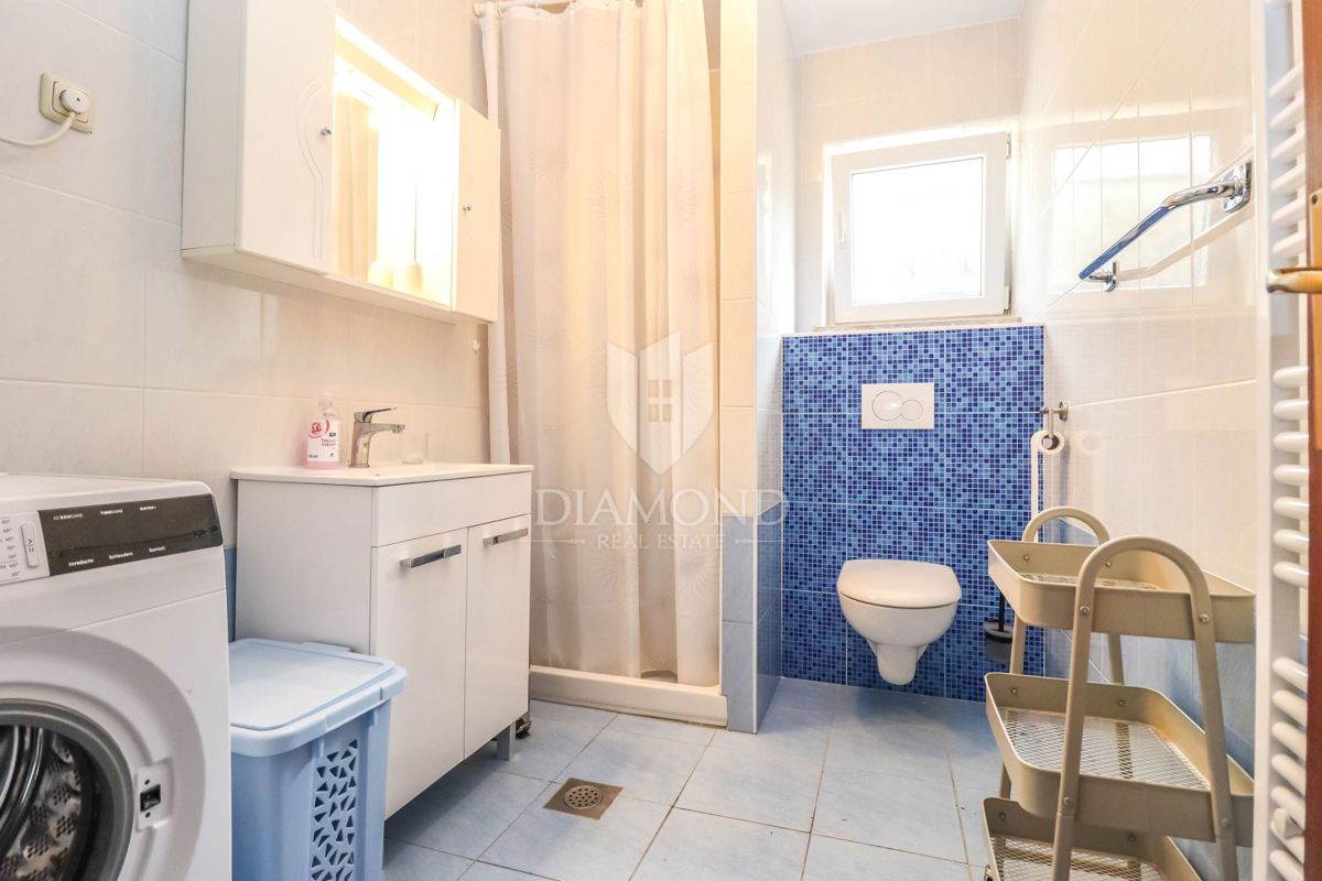 Pola, Veli Vrh – Ampia casa con più unità abitative, garage e un bel giardino!