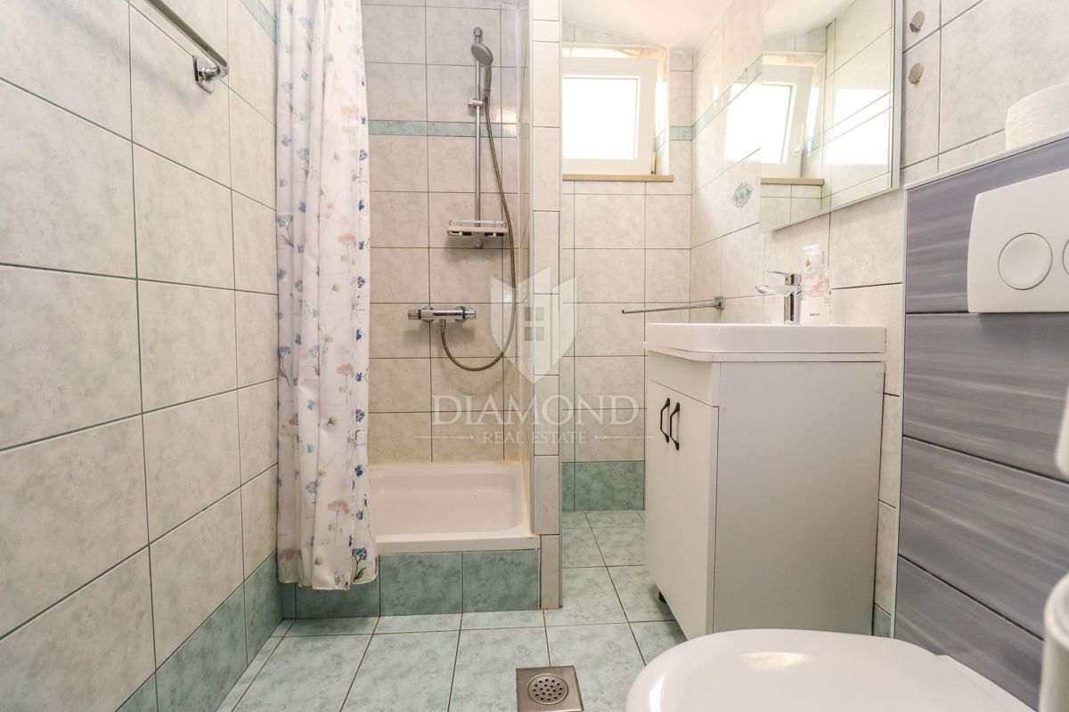 Pola, Veli Vrh – Ampia casa con più unità abitative, garage e un bel giardino!