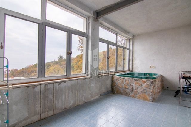 MATULJI, casa con splendida vista mare, tre unità abitative