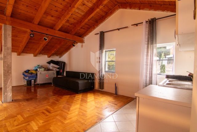 MATULJI, casa con splendida vista mare, tre unità abitative