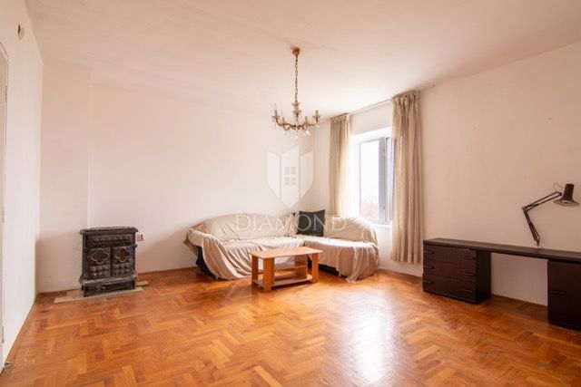 MATULJI, casa con splendida vista mare, tre unità abitative