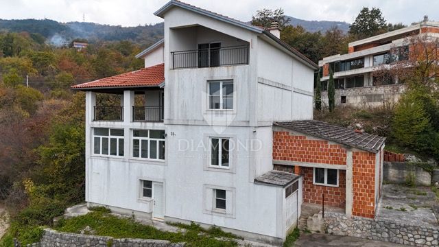 MATULJI, casa con splendida vista mare, tre unità abitative