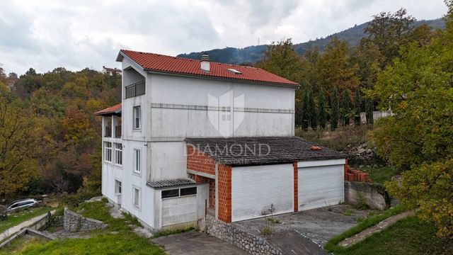 MATULJI, casa con splendida vista mare, tre unità abitative