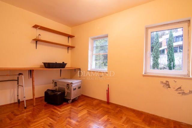 MATULJI, casa con splendida vista mare, tre unità abitative