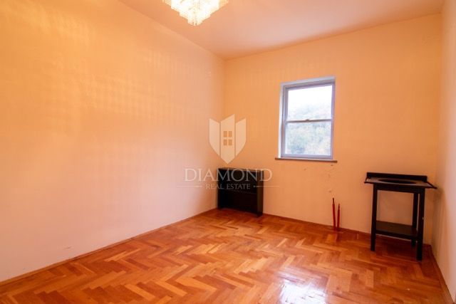 MATULJI, casa con splendida vista mare, tre unità abitative