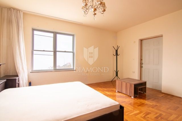 MATULJI, casa con splendida vista mare, tre unità abitative