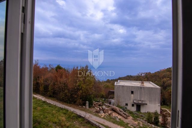 MATULJI, casa con splendida vista mare, tre unità abitative