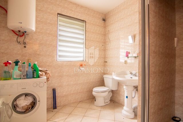 MATULJI, casa con splendida vista mare, tre unità abitative