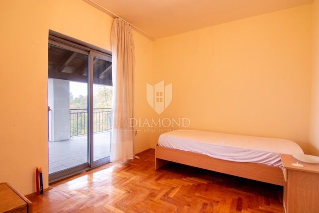 MATULJI, casa con splendida vista mare, tre unità abitative