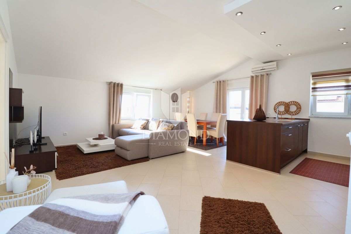 Parenzo, appartamento ristrutturato con giardino