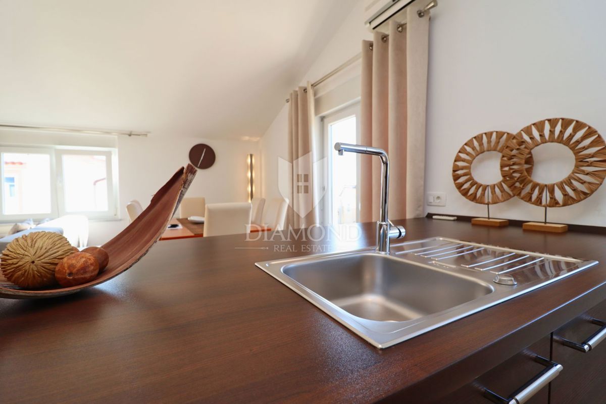 Parenzo, appartamento ristrutturato con giardino