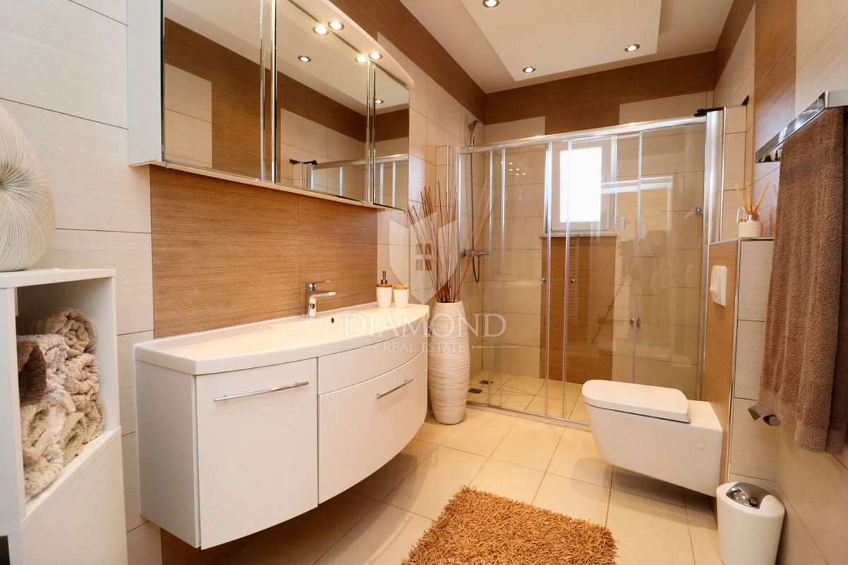 Parenzo, appartamento ristrutturato con giardino