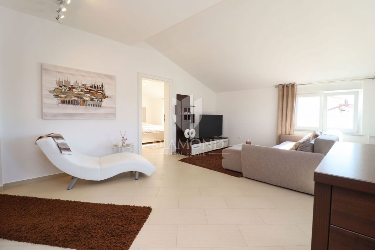 Parenzo, appartamento ristrutturato con giardino