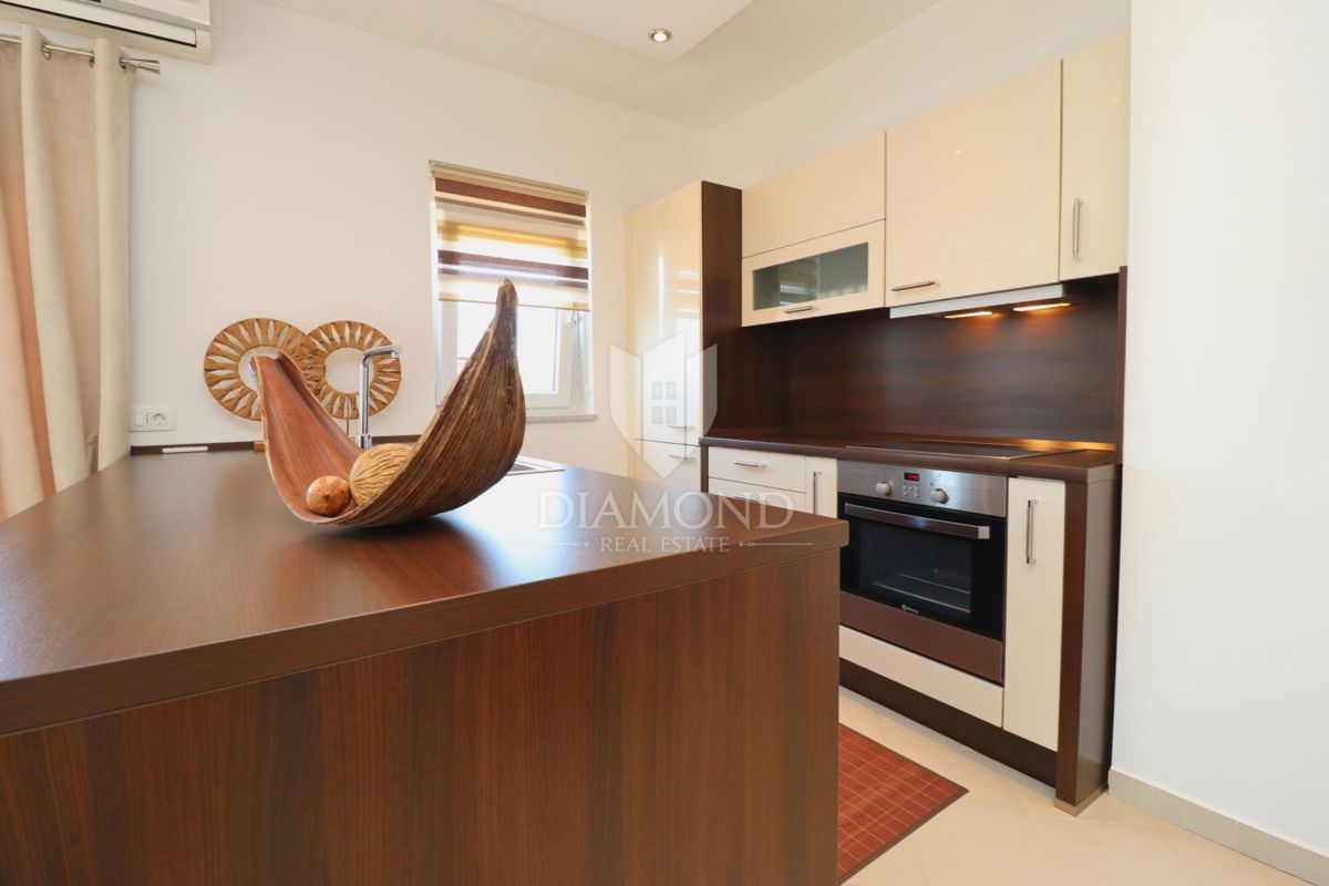 Parenzo, appartamento ristrutturato con giardino