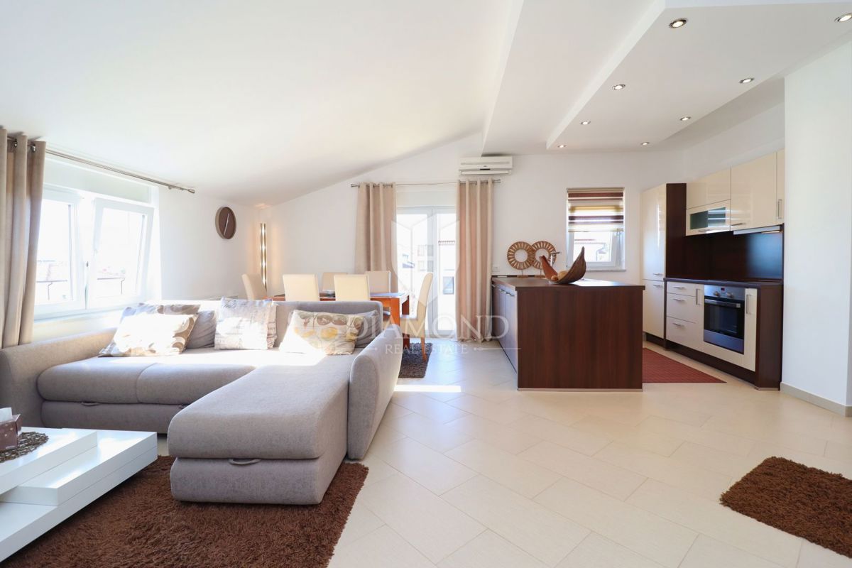 Parenzo, appartamento ristrutturato con giardino