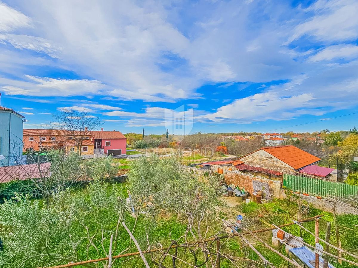 Castelnuovo, Buie! Casa con 2 unità e giardino!