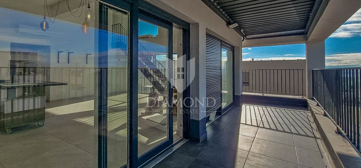 Cittanova. Esclusivo! Moderno appartamento di 73 m2 con galleria e vista mare!