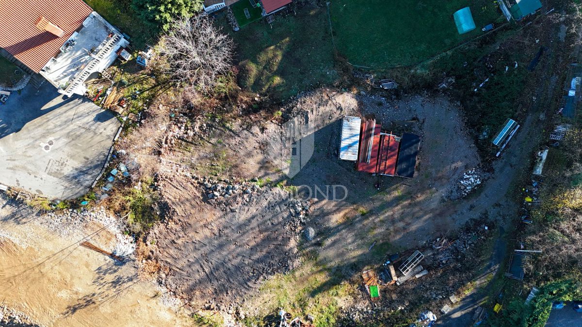 Viškovo, terreno edificabile con progetto per 3 appartamenti