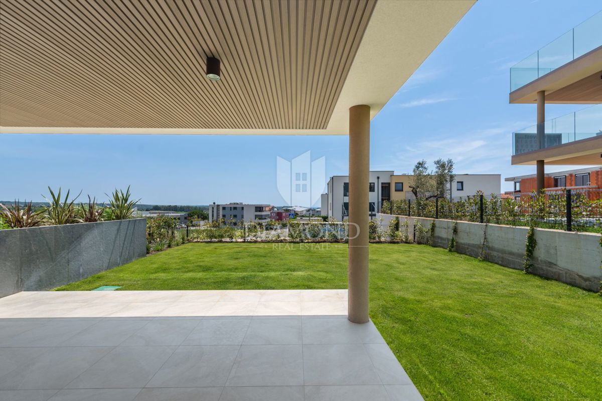 Cittanova, appartamento lussuosamente arredato al piano terra con vista mare!