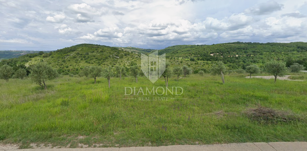 Buie, Castelnuovo, terreno perfetto di 553 m2 vicino al confine!