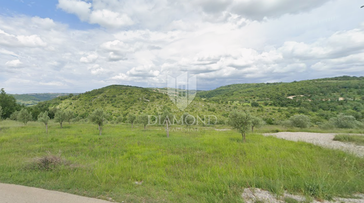 Buie, Castelnuovo, terreno perfetto di 553 m2 vicino al confine!