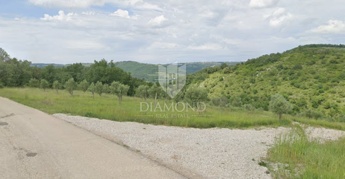 Buie, Castelnuovo, terreno perfetto di 553 m2 vicino al confine!