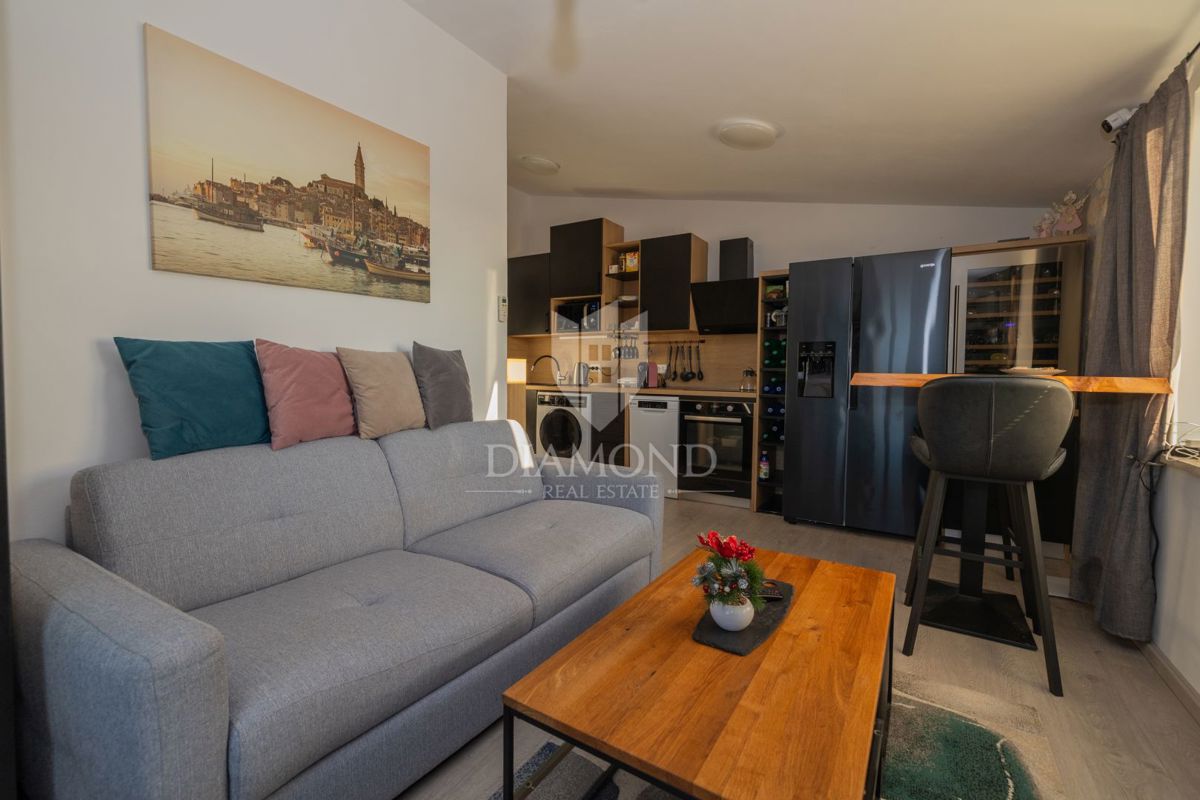 Appartamento moderno con terrazza lussuosa e jacuzzi, vista mare