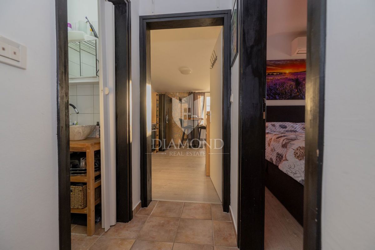 Appartamento moderno con terrazza lussuosa e jacuzzi, vista mare