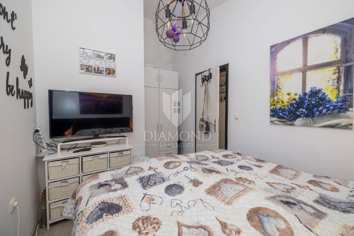 Appartamento moderno con terrazza lussuosa e jacuzzi, vista mare