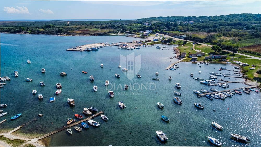 Dintorni di Pola: investimento sul mare, pronto per visione