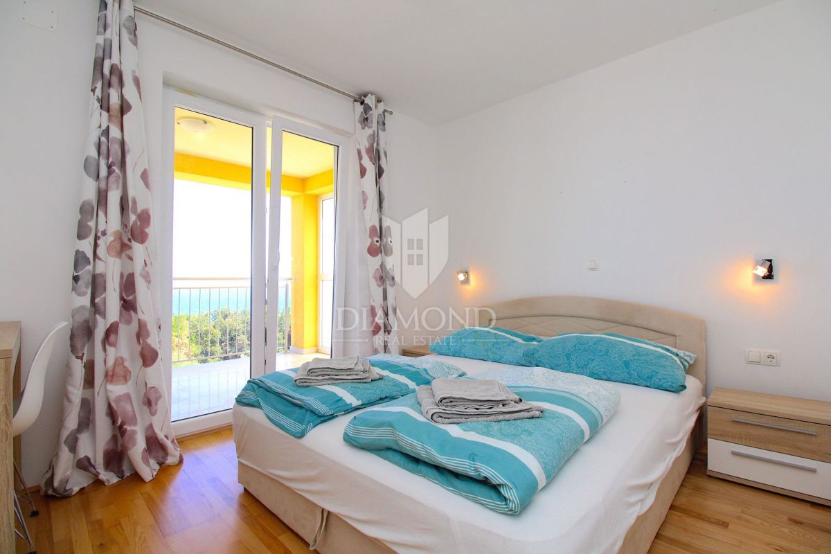 Casa con appartamenti e piscina nella zona di Rabac