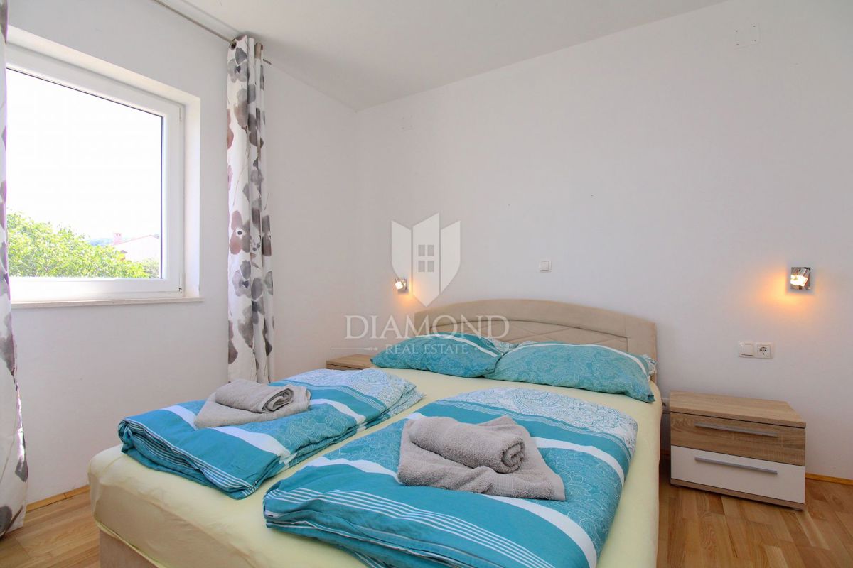 Casa con appartamenti e piscina nella zona di Rabac