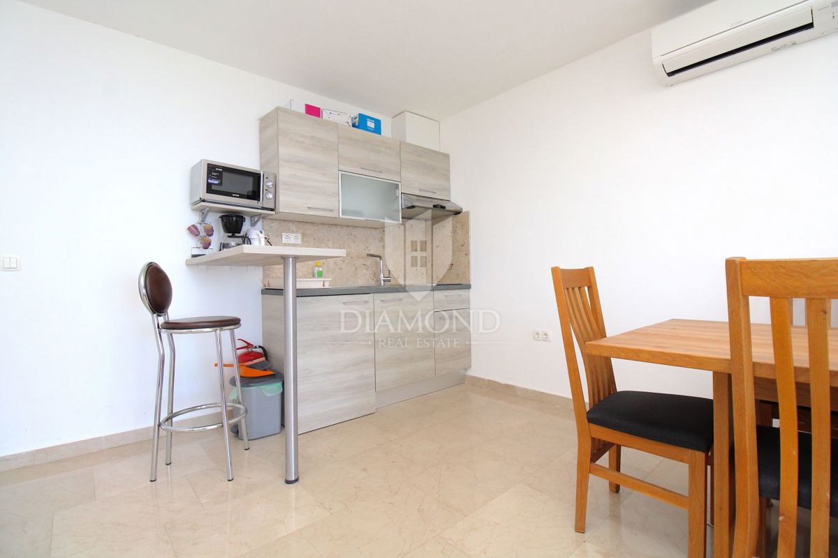 Casa con appartamenti e piscina nella zona di Rabac