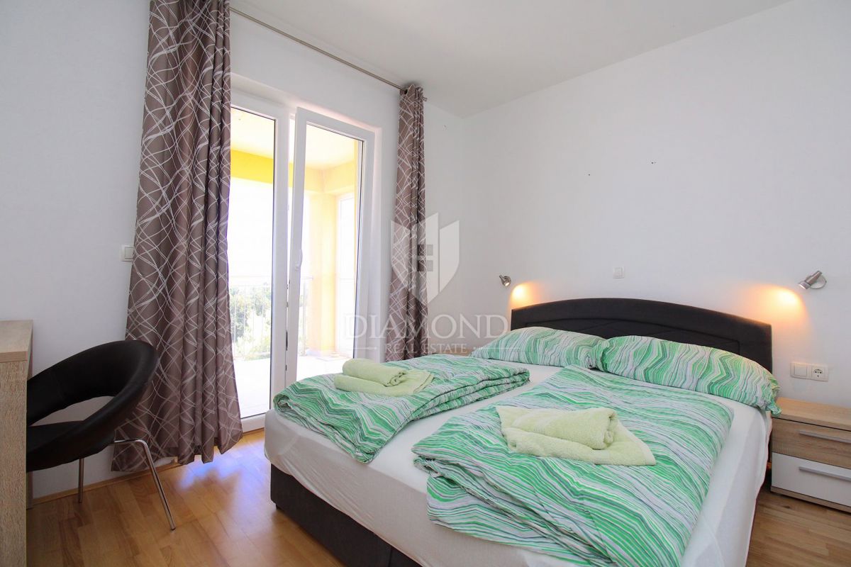 Casa con appartamenti e piscina nella zona di Rabac