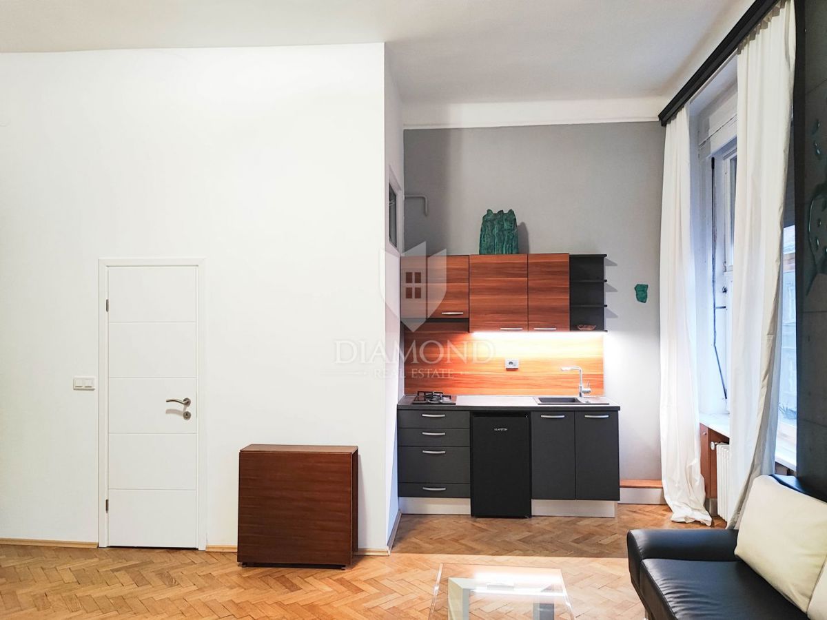 Zagabria, centro! Moderno appartamento con tre camere da letto!