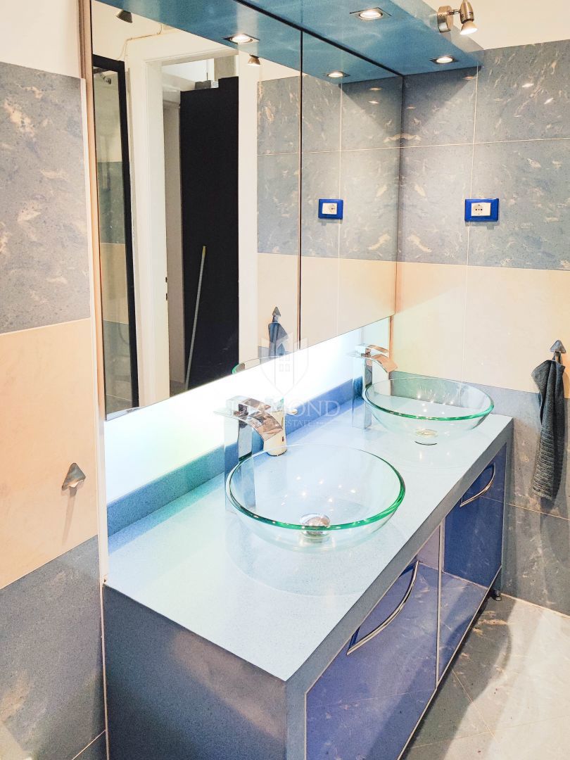 Zagabria, centro! Moderno appartamento con tre camere da letto!