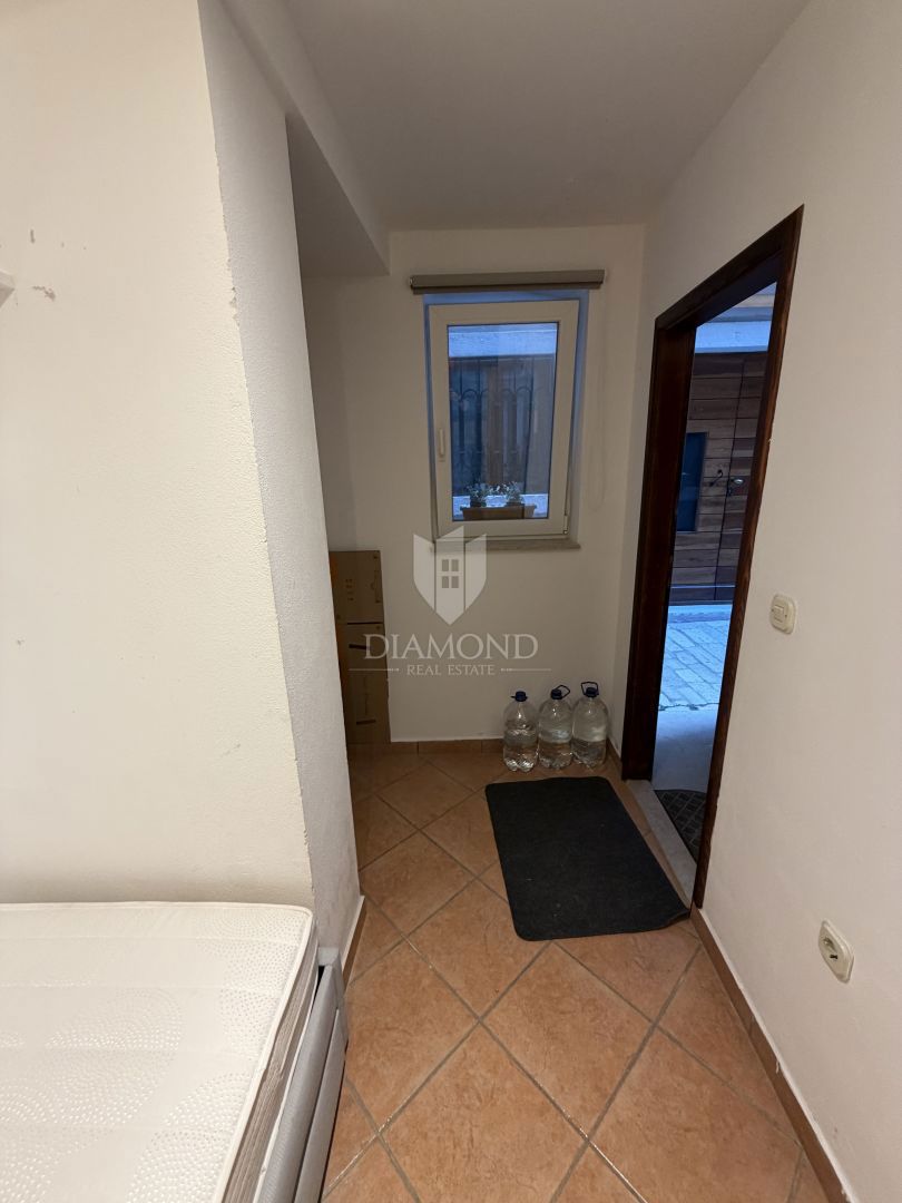 Appartamento in centro, tre camere da letto, terrazza, ripostiglio