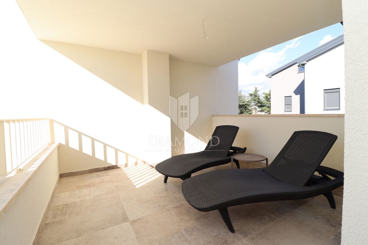 Parenzo, dintorni, Casa arredata a pochi passi dal mare